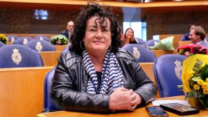 Thumbnail voor Caroline van der Plas: paradijsvogel met boerenverstand in de Tweede Kamer