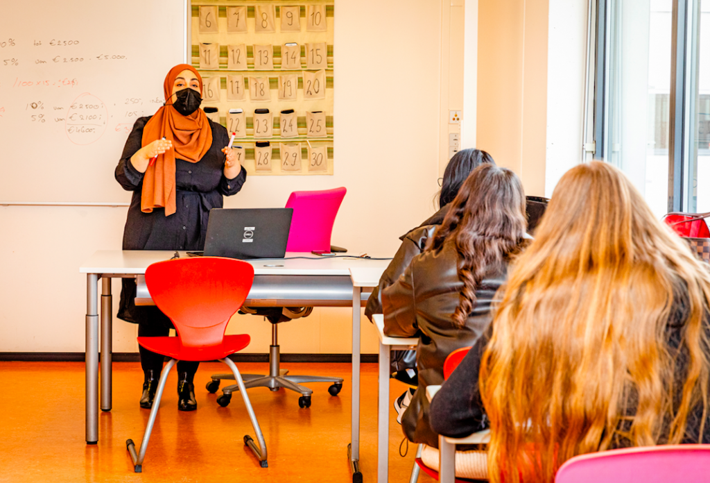 Minister Slob trekt 6 miljard euro uit om leerachterstanden corona weg te werken