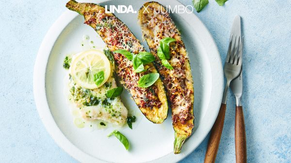 Pakketje lekkers uit de oven: kabeljauwfilet met basilicumolie en citroen