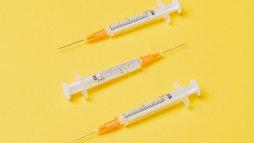 Uitnodigingen voor coronaprik bij medische indicatie lijken totaal willekeurig