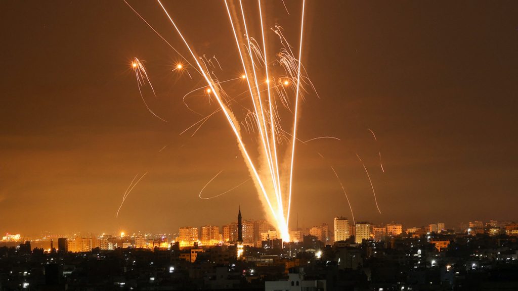 Raketaanval in Gazastrook op gebouw met internationale media