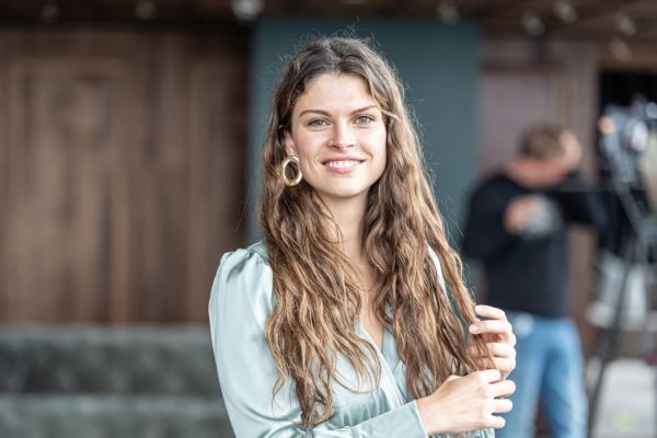 Beschuit met muisjes: actrice Bo Maerten bevallen van eerste kindje