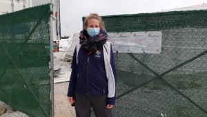 Thumbnail voor Asha (35) werkt in vluchtelingenkamp Lesbos: 'Vrouwen slapen met kersverse baby op houten pallets'