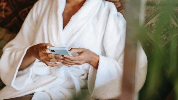 Pakketbezorger randde vrouw aan die in badjas opendeed: ‘Ik ben fout geweest’