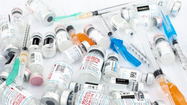 vaccins beschikbaar arme landen einde jaar 30 procent gevaccineerd wereld
