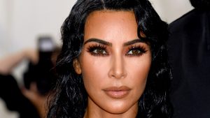 Thumbnail voor Kim Kardashian gezakt voor examen rechten: 'Ik kijk 'Bridgerton' om te ontspannen tijdens studeren'