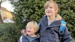Thumbnail voor Tessa's zoons (7 en 4) kregen herseninfarcten: 'Je gunt dit geen enkel kind'