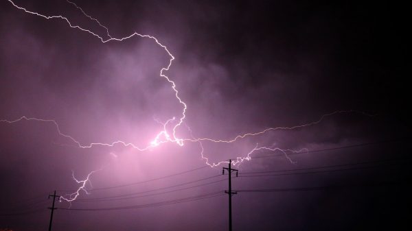 zonnig warmte onweer regenbuien donderdag code geel