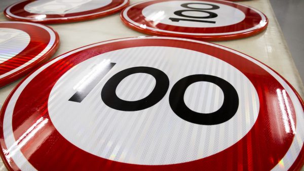 Nederlanders willen harder rijden dan 100 op de snelweg