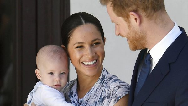 Eerste kinderboek van Meghan bevat illustratie van prins Harry en Archie