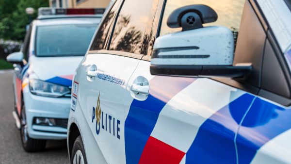 Beveiliger door jongeren in elkaar geslagen bij verzorgingstehuis