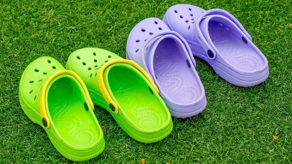 Balenciaga lanceert, ja Crocs stilettohak (en zien ze eruit) LINDA.nl