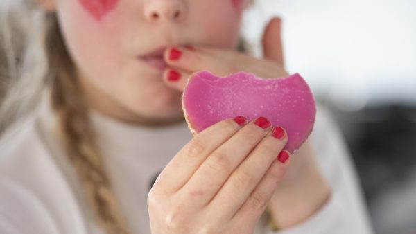 Albert Heijn haalt glutenvrije roze koeken uit schappen vanwege lactose