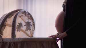 Karin den Oudsten had een kraambedpsychose: 'Week na de bevalling zat ik in de isoleercel'