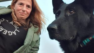 Thumbnail voor Soraya's hond speurde vroeger explosieven op: 'Het is geen huishond'