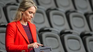 Thumbnail voor Hélène Hendriks vindt voetbalwereld niet seksistisch: 'Vrouwen zijn wel heel snel gekwetst'