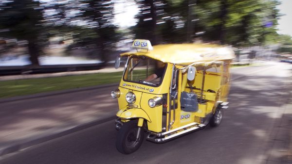 Vrouw (20) uit Lunteren overleden door ongeluk met tuktuk in Kesteren