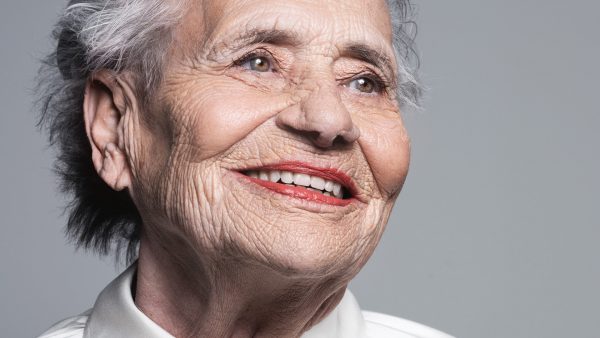 Annie (79) woont hele leven al op Vlieland:'Met de heli naar het ziekenhuis'