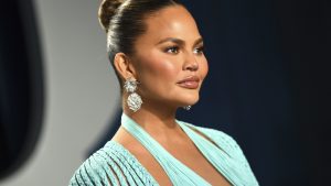 Thumbnail voor Chrissy Teigen zegt sorry voor online pestgedrag, maar meteen meldt nieuw slachtoffer zich