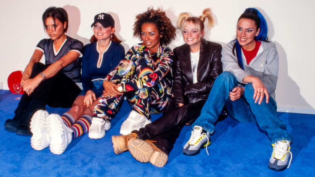 Spice Girls bestaat 25 jaar en wij zijn fan_ 'Ik sleep nog steeds een Spice Girls-verhuisdoos mee'