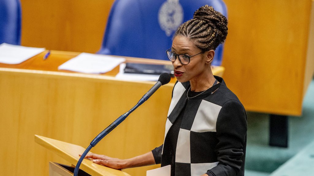 Sylvana Simons zet Kamervoorzitter op haar plek: 'Xenofobie is geen mening'