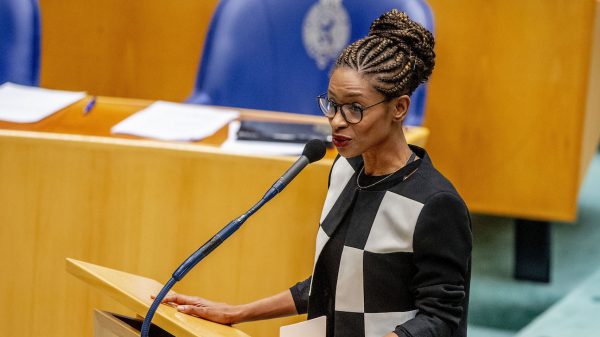 Sylvana Simons zet Kamervoorzitter op haar plek: 'Xenofobie is geen mening'