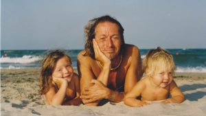 Thumbnail voor Zondag is het Vaderdag: 'Maar ik heb geen vader meer om te overstelpen met cadeaus'