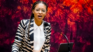 Thumbnail voor Sylvana Simons stormt weg tijdens debat: 'Wanneer heb je nou eens een keer lef'