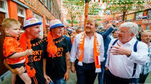 Thumbnail voor Ministers: koning had zich aan coronaregels moeten houden