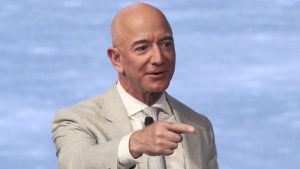 Thumbnail voor Petities: laat multimiljardair Bezos vooral in de ruimte blijven
