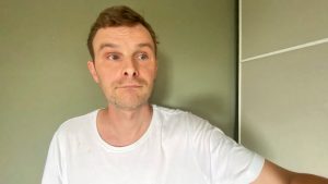 Thumbnail voor Kenny (40) maakt TikToks over blind zijn: 'Ik wil de angst wegnemen ons aan te spreken'