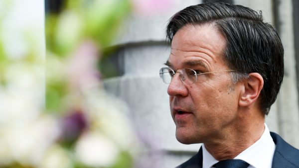 Mark Rutte daagt Hongaarse premier uit procedure te starten om EU te verlaten