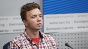 Belarussische journalist en vriendin verlaten cel en moeten in huisarrest