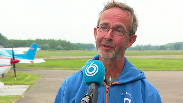 Piloot Hans maakt noodlanding