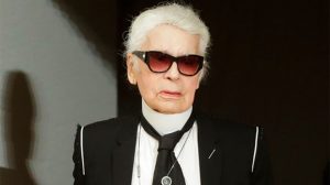 Thumbnail voor Geen 'Karl Lagerfeld' meer: modemerken zeggen iconische hoofdontwerpers gedag