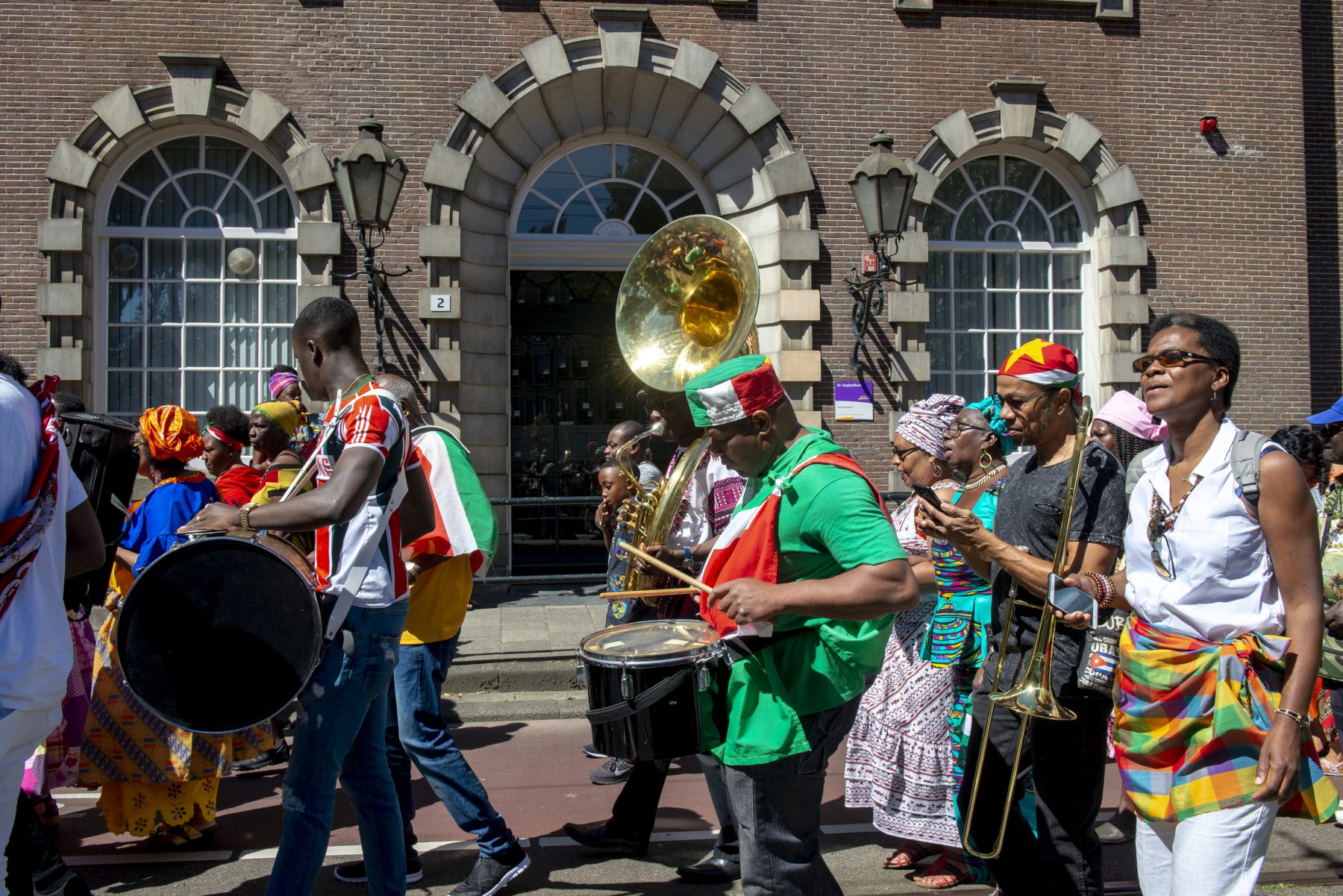 Keti Koti: dit houdt deze feestdag in - LINDA.nl