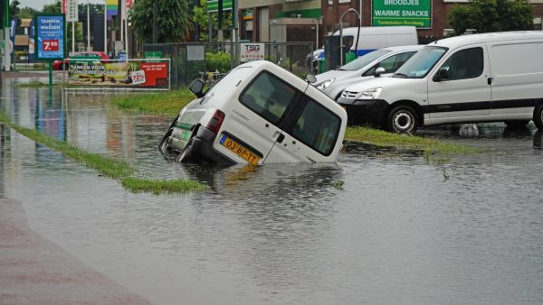 Dalfsen getroffen door zware regenval: 'Geschrokken van de hoeveelheid water'