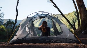 Thumbnail voor Camping-kreunen: 'Op een krakend luchtbed naast m'n schoonouders'