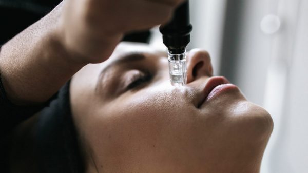 Zorgen bij huidtherapeuten: 'Vrouwen thuis zelf aan de slag met dermapen'