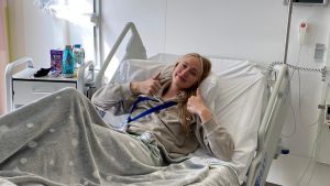 Thumbnail voor Mandy (24) deelt behandeling lymfeklierkanker op sociale media: ‘Ik voel me een rijk mens’