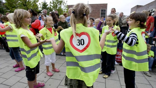 maximaal 15 km/u op straten zonder voetpad