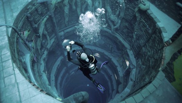 Dubai opent zwembad van 60 meter diep: 'Diepste zwembad ter wereld'