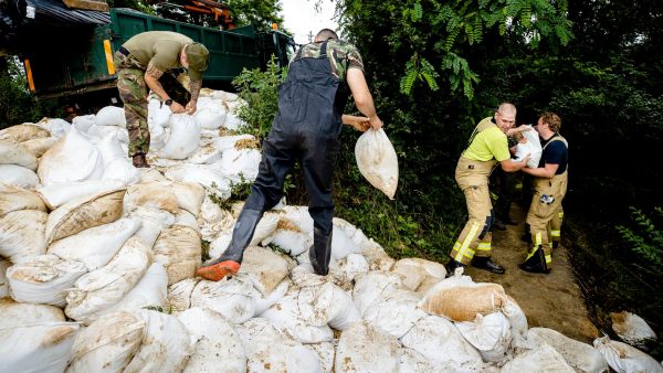 Geëvacueerde bewoners Meerssen kunnen terug naar huis, dijk versterkt en gestut