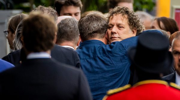 Genodigden bij elkaar in Carré voor afscheid Peter R. de Vries