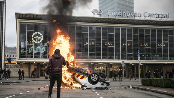 vandalen-avondklokrellen-ontlopen-betalen-schade