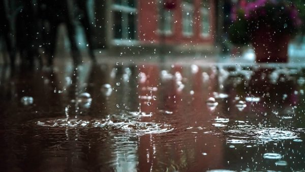 Wateroverlast door stortbuien in noordoosten van Friesland