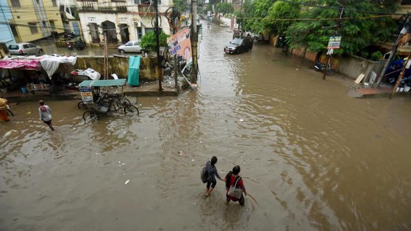 Noodweer en overstromingen in Azië eisen steeds meer levens