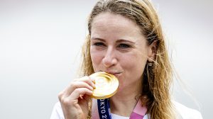 Thumbnail voor Olympisch goud voor wielrenner Van Vleuten, Van der Breggen pakt brons