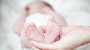 Thumbnail voor Babyboom: verloskundige Justine heeft het drukker dan ooit