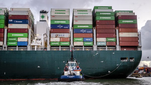 Containerschip dat Suezkanaal blokkeerde komt na maanden aan in Rotterdamse haven